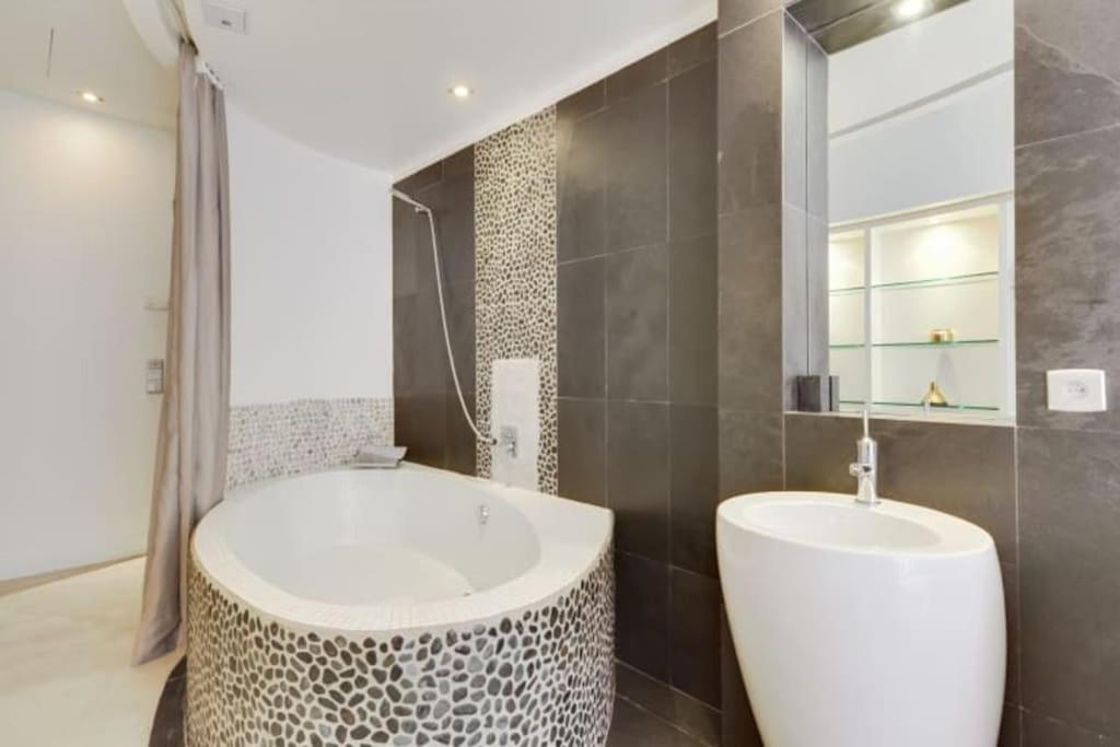 Magnifique Appartement Parisien - Marais Екстериор снимка